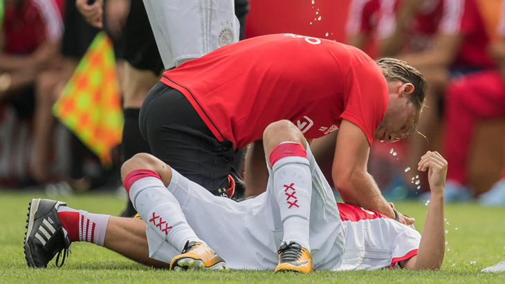 Абдельхаку Нури оказывают помощь