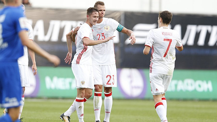 Футболисты сборной России