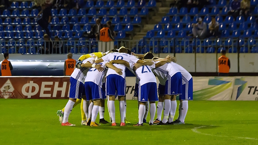 Футболисты «Факела»