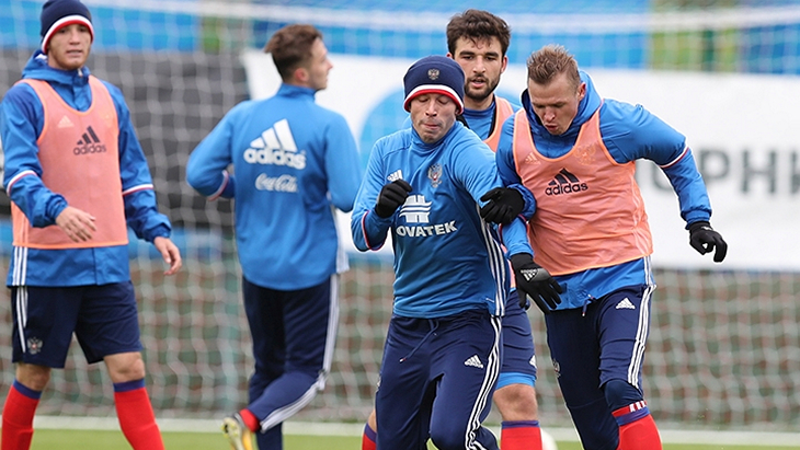 Футболисты сборной России