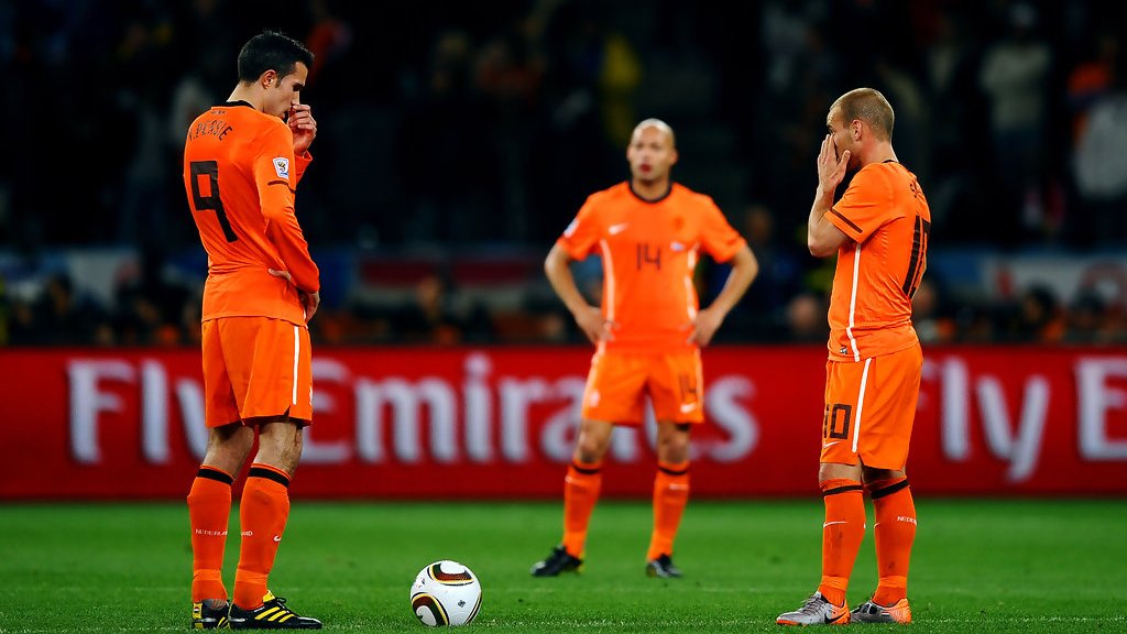 Робин ван Перси (слева) и Уэсли Снейдер