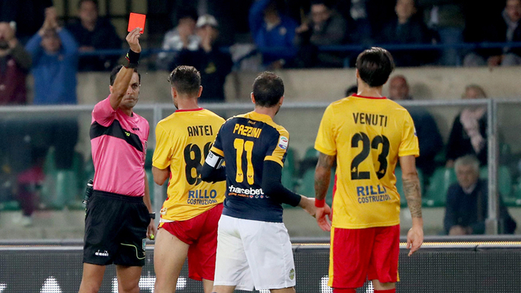 Лука Антей получил красную карточку