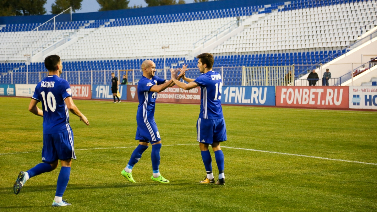 Футболисты «Волгаря»