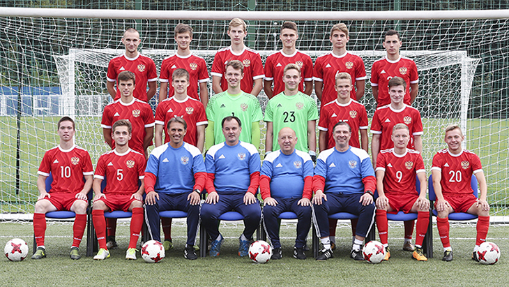 Футболисты сборной России