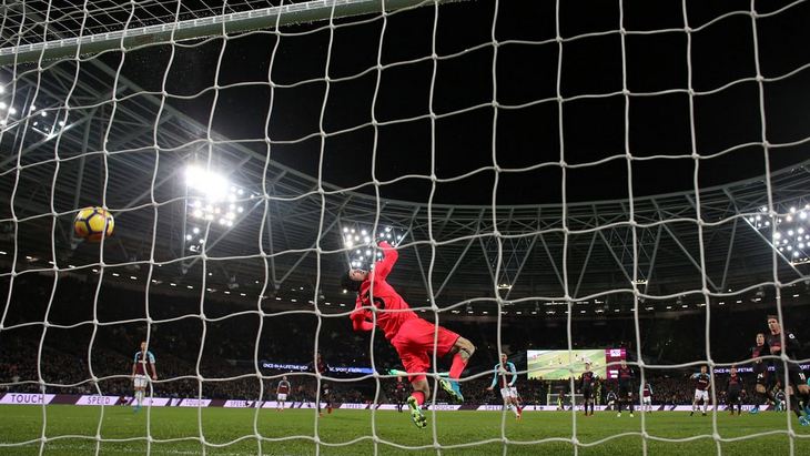 Чех едва не пропустил в конце матча