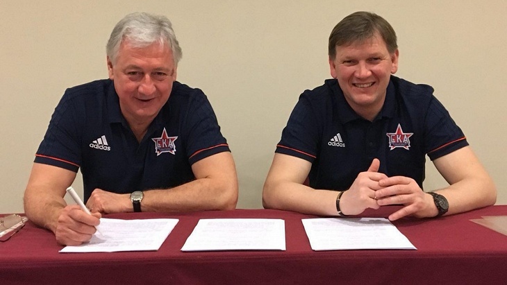 Ринат Билялетдинов подписывает контракт