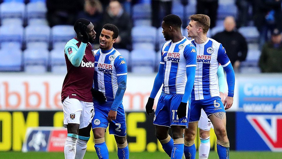 Артур Масуаку (слева)