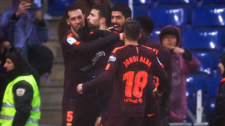 Жерар Пике празднует гол