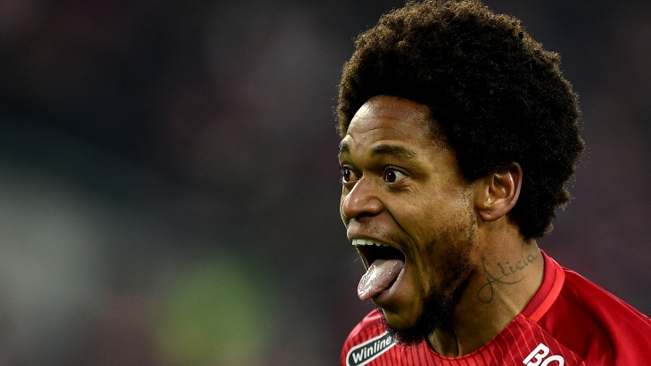 Луис Адриано