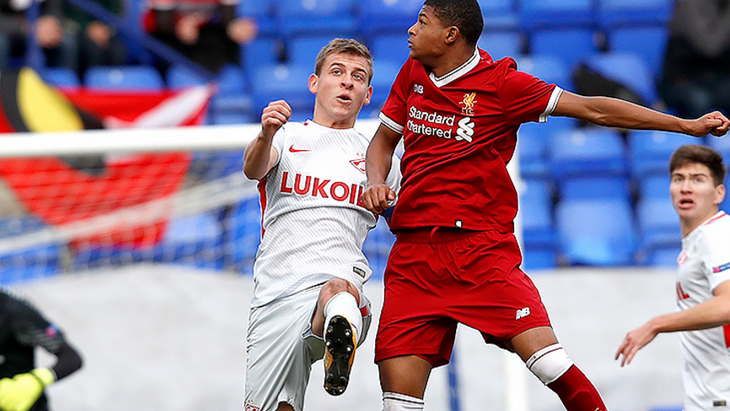 Леонид Миронов в матче с «Ливерпулем»