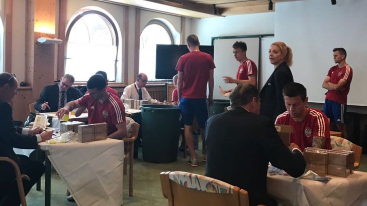 Игроки сборной России на допинг-контроле