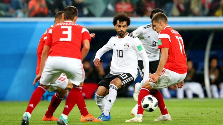 Салах попал в окружение