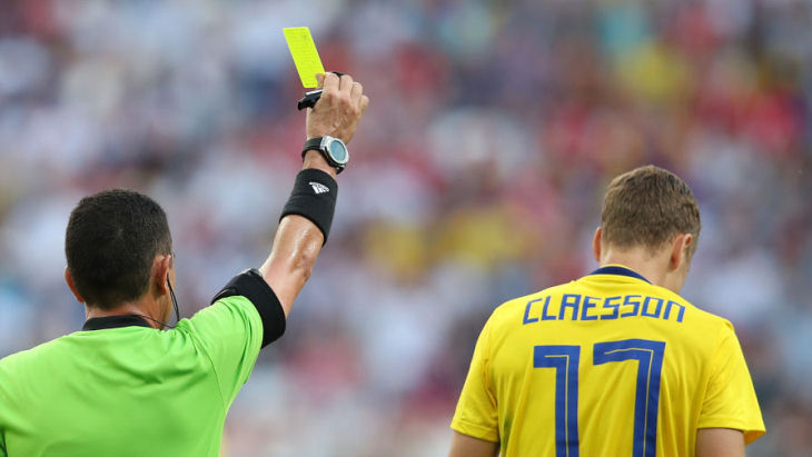 Желтая карточка для Классена