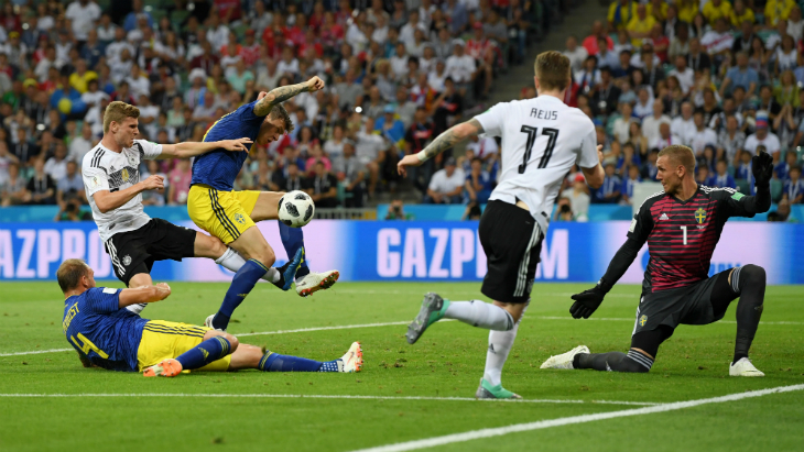 Ольсен не раз спасал шведов