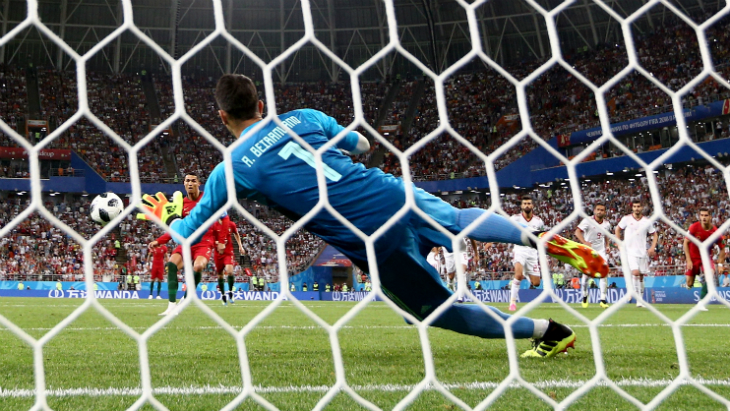 Иранский вратарь остановил Роналду