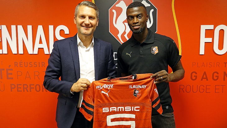 Мбайе Ньянг (справа)