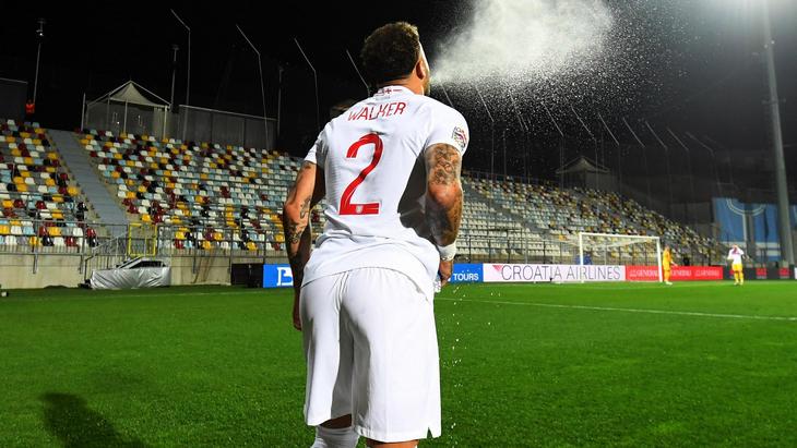 Кайл Уокер на фоне пустых трибун