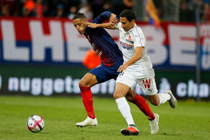 Гансо (в белом)