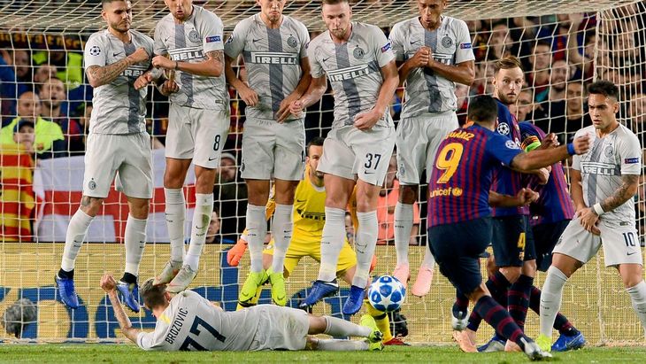 Марцело Брозович заблокировал удар Луиса Суареса