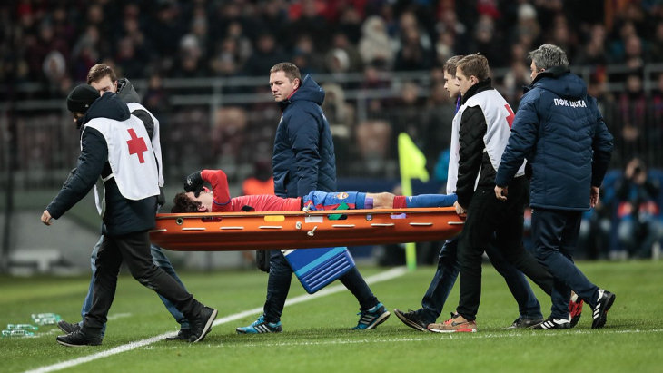 Фернандес получил повреждение и был заменен уже на 12 минуте встречи