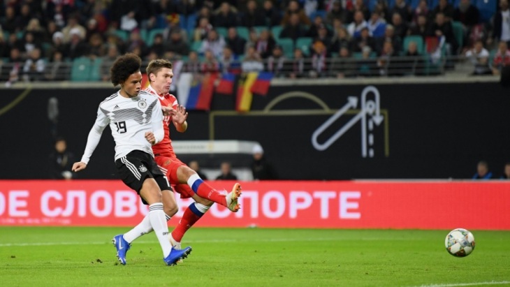 Россияне пропустили три мяча от немцев