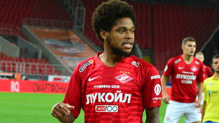 Луис Адриано