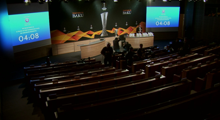 Зал в Ньоне