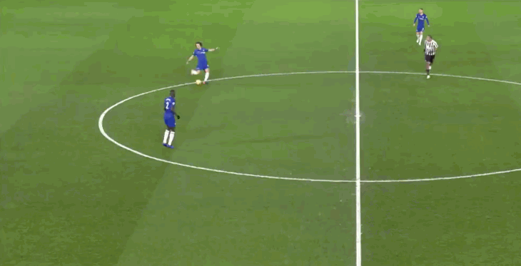 Давид Луис отдал голевую передачу со своей половины поля