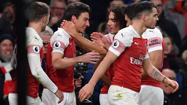 Лоран Косельни празднует забитый мяч