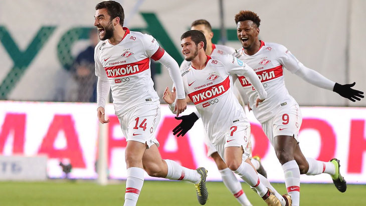 Игроки «Спартака» празднуют забитый мяч