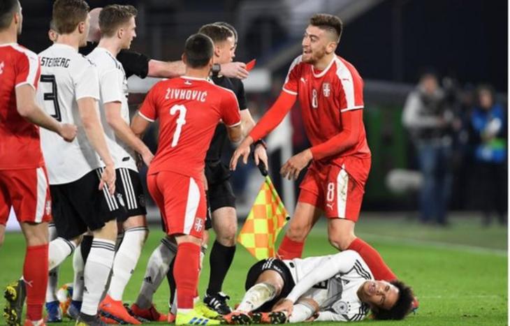 Лерой Сане был заменен после фола