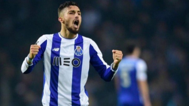 Алекс Теллес