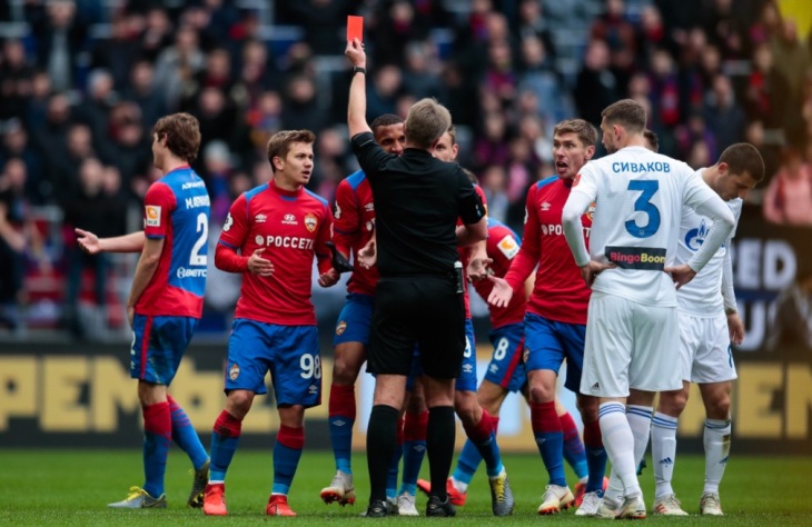 Фернандес получил две желтые за 25 минут