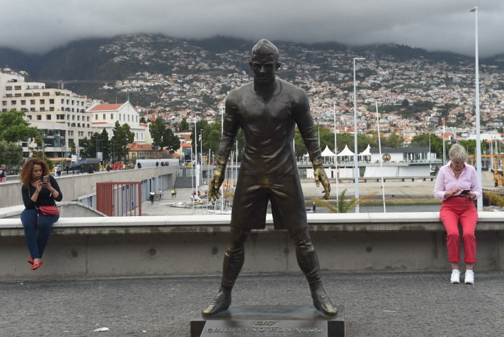 Статуя Криштиану Роналду