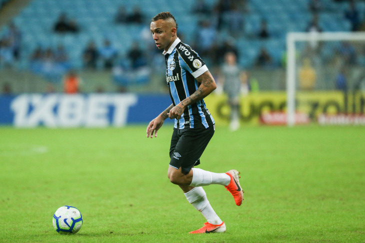 Эвертон Соарес