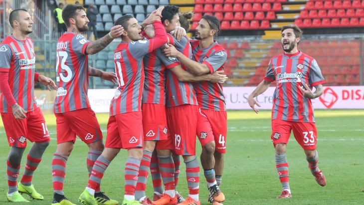 Футболисты «Кремонезе»