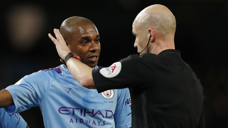 VAR вызвал волну негодования в Англии