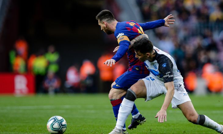 Лео Месси в матче против «Алавеса»