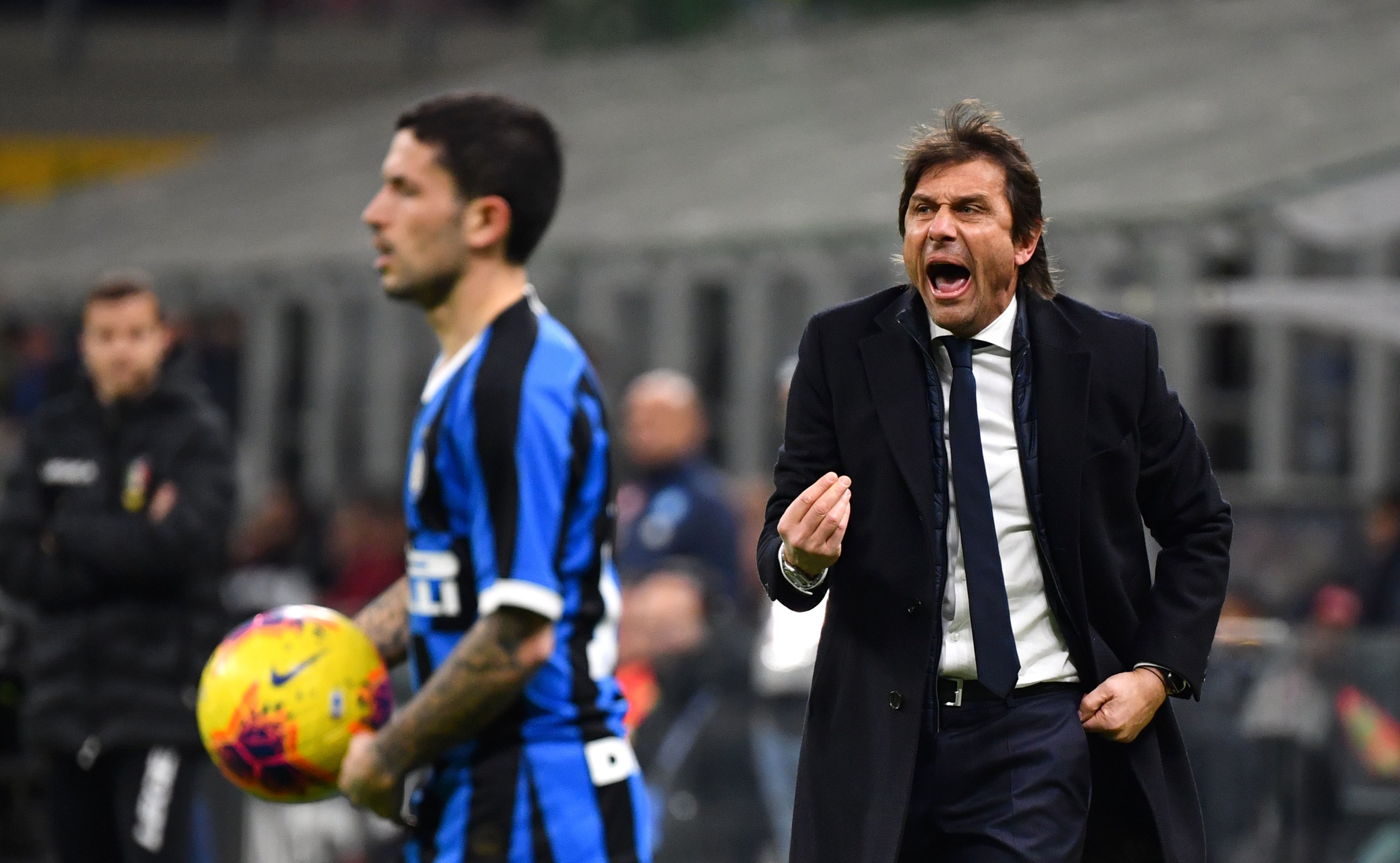 Антонио Конте во время матча с «Наполи»