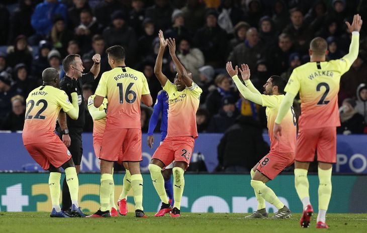 Игроки «Ман Сити» требуют пенальти