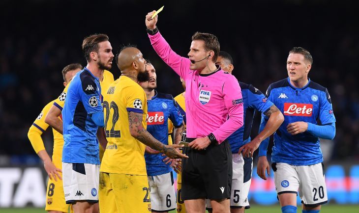 Красная карточка Артуро Видалю