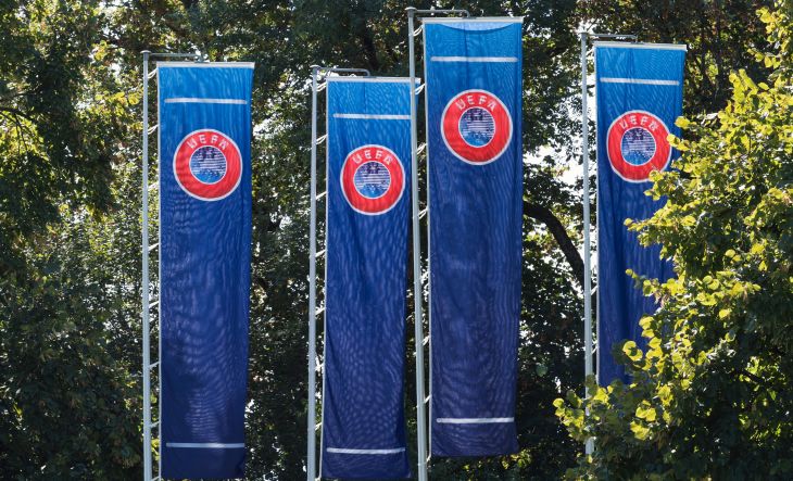 Флаги у штаб-квартиры УЕФА в Ньоне