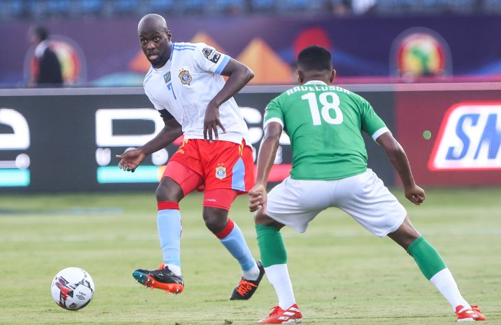 Юссуф Мулумбу в матче за ДР Конго