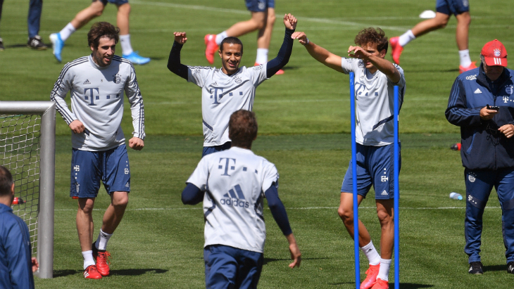 Клубы Бундеслиги давно полноценно тренируются
