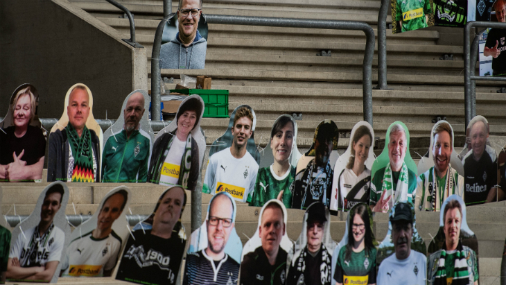 Картонные фанаты «Боруссии»