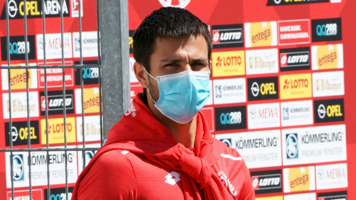 Игрок «Майнца» в маске