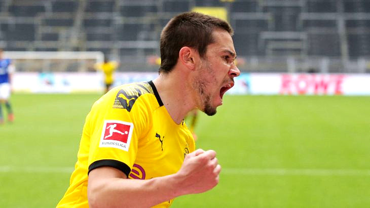 «Боруссия» продолжает борьбу с «Баварией» за титул