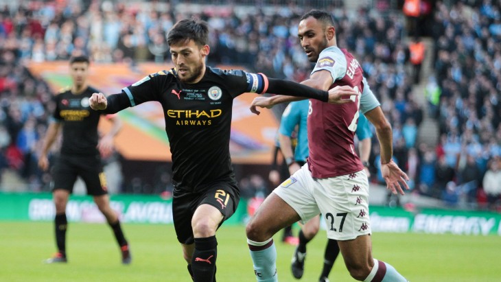 Давид Сильва в матче Кубка лиги с «Астон Виллой»