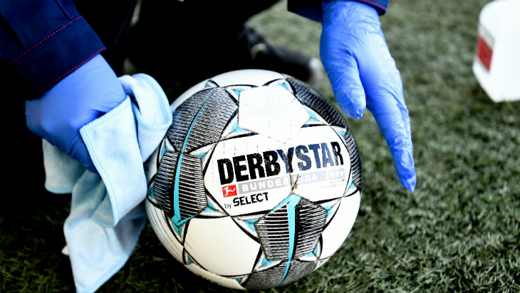 Дезинфекция мяча в Бундеслиге