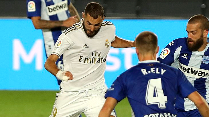 Карим Бензема в матче с «Алавесом»